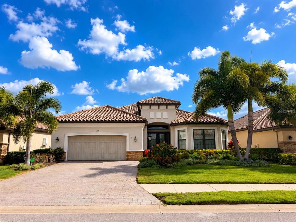 Active With Contract: $1,348,000 (3 beds, 3 baths, 2997 Square Feet)