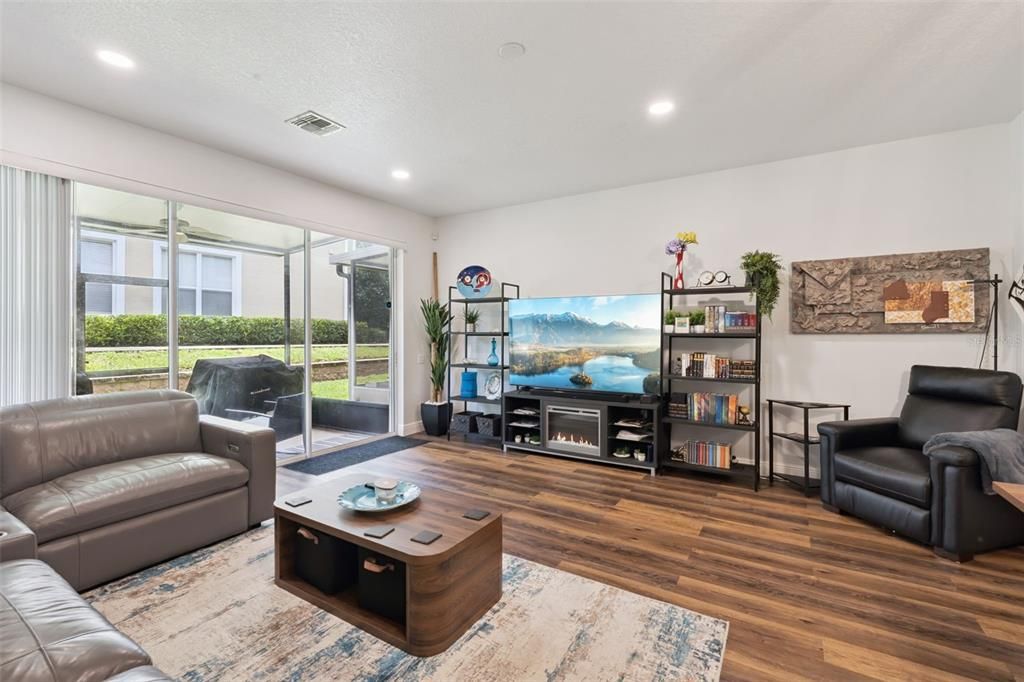 For Sale: $360,000 (3 beds, 2 baths, 1682 Square Feet)