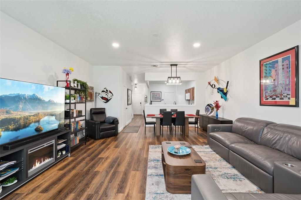 For Sale: $360,000 (3 beds, 2 baths, 1682 Square Feet)