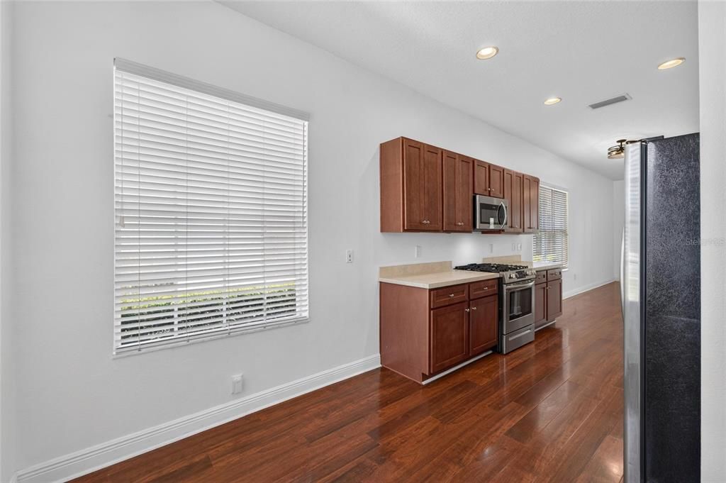 For Sale: $292,500 (2 beds, 2 baths, 1455 Square Feet)