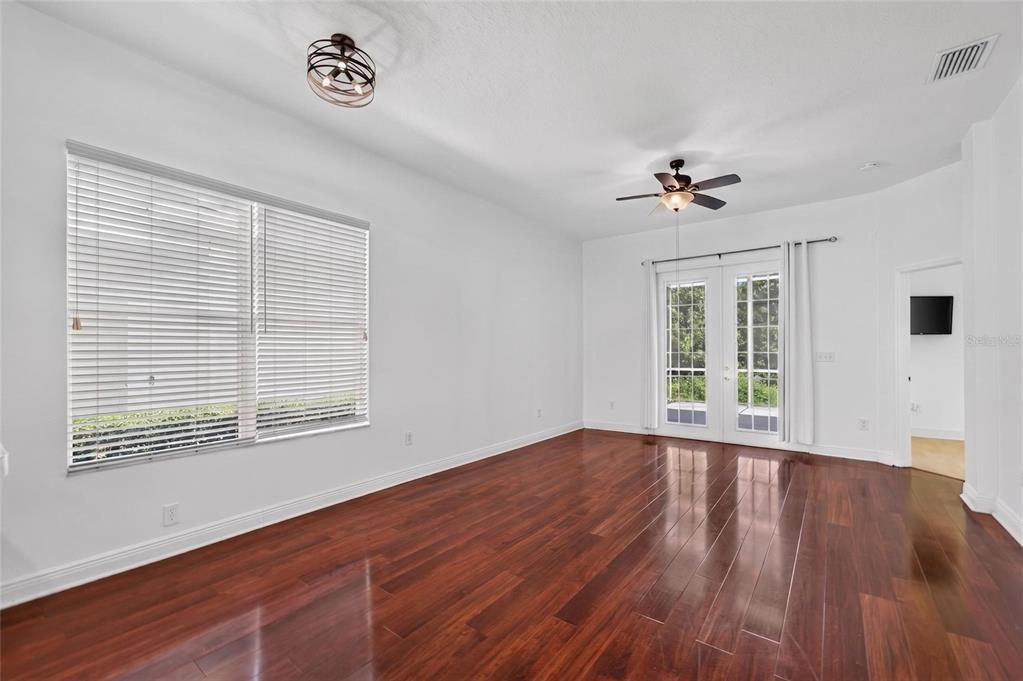 For Sale: $292,500 (2 beds, 2 baths, 1455 Square Feet)