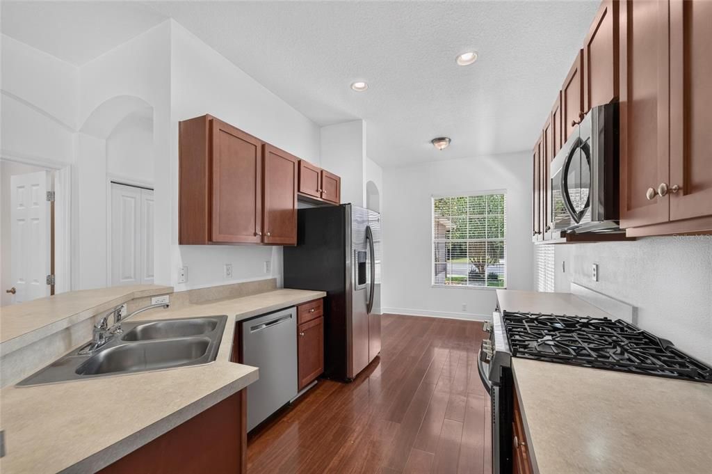 For Sale: $292,500 (2 beds, 2 baths, 1455 Square Feet)