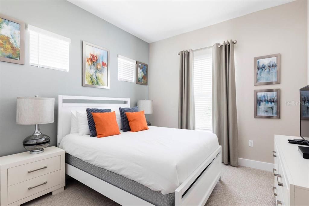 For Sale: $510,000 (5 beds, 6 baths, 2169 Square Feet)