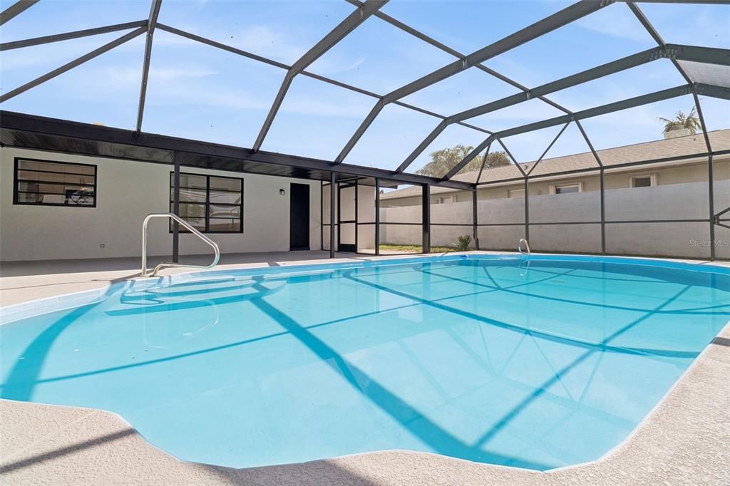 For Sale: $725,000 (4 beds, 2 baths, 1713 Square Feet)