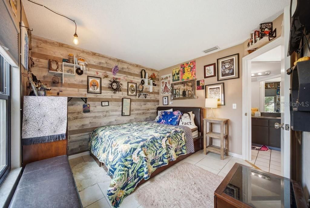 For Sale: $345,000 (3 beds, 2 baths, 1622 Square Feet)