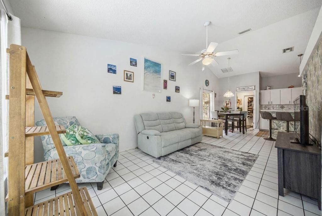 For Sale: $345,000 (3 beds, 2 baths, 1622 Square Feet)