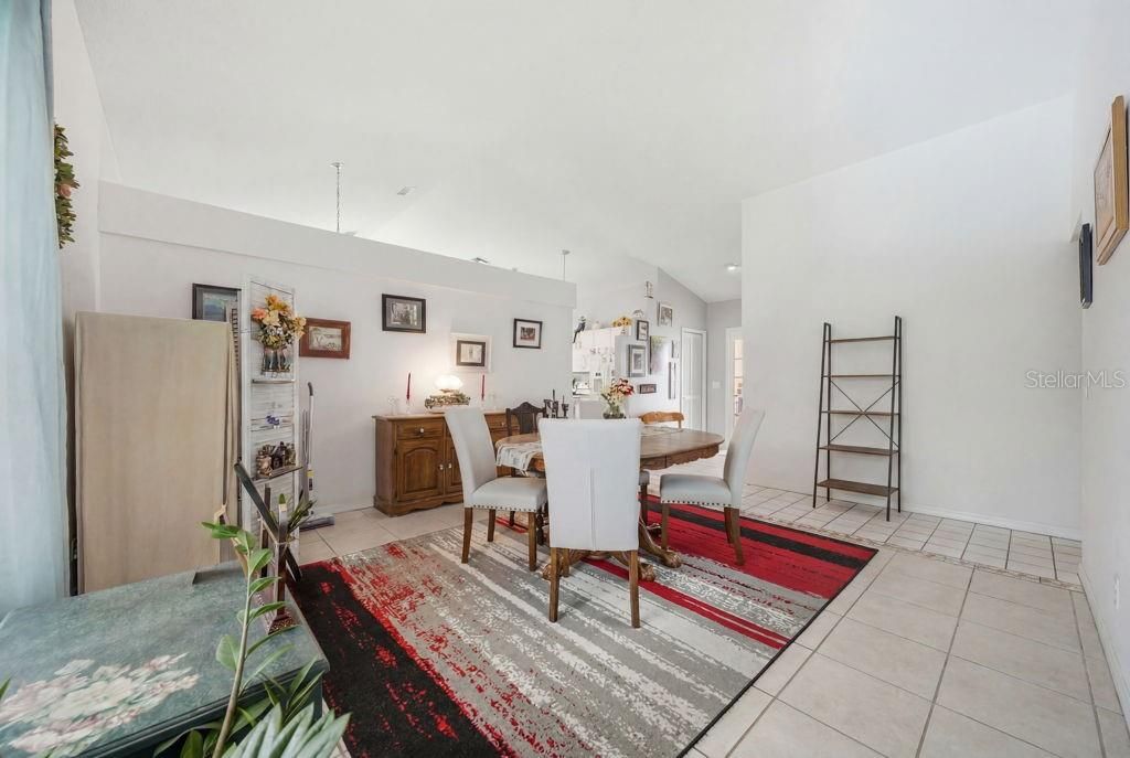 For Sale: $345,000 (3 beds, 2 baths, 1622 Square Feet)