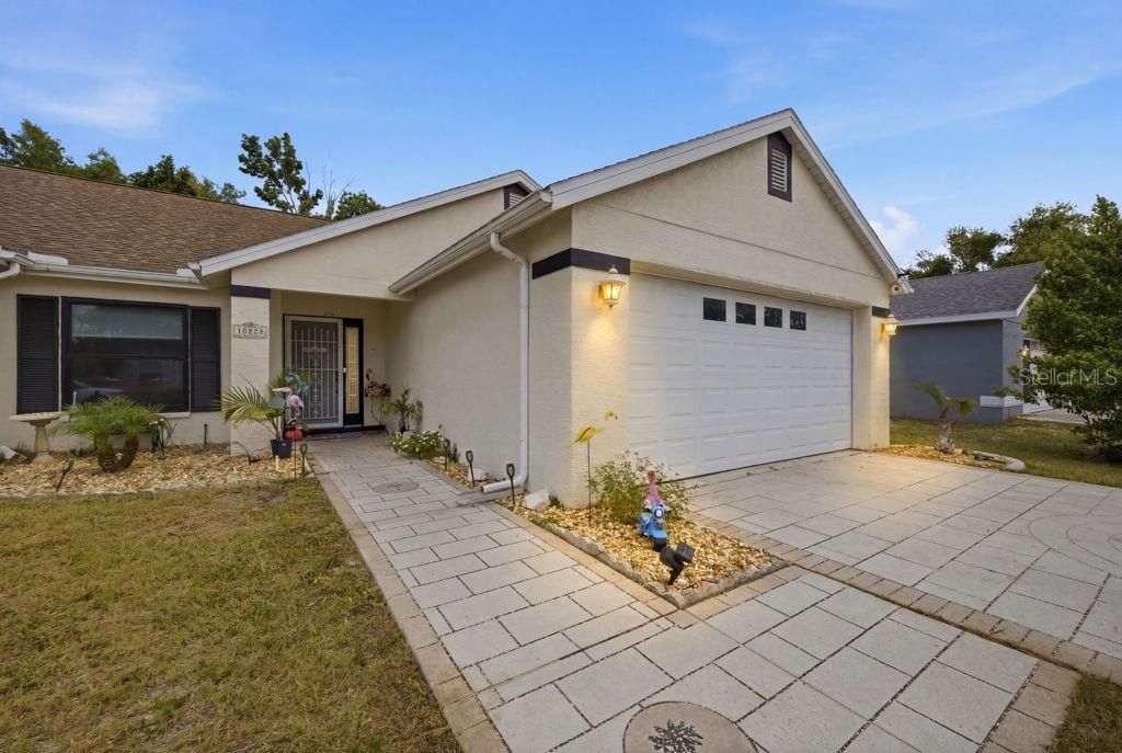 For Sale: $345,000 (3 beds, 2 baths, 1622 Square Feet)