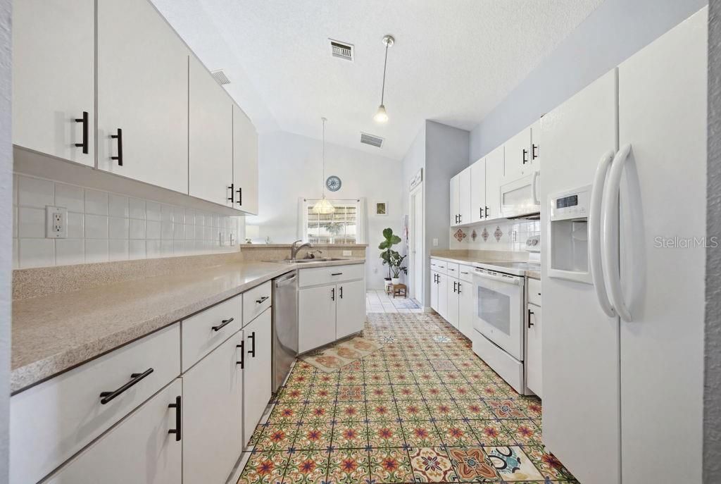 For Sale: $345,000 (3 beds, 2 baths, 1622 Square Feet)