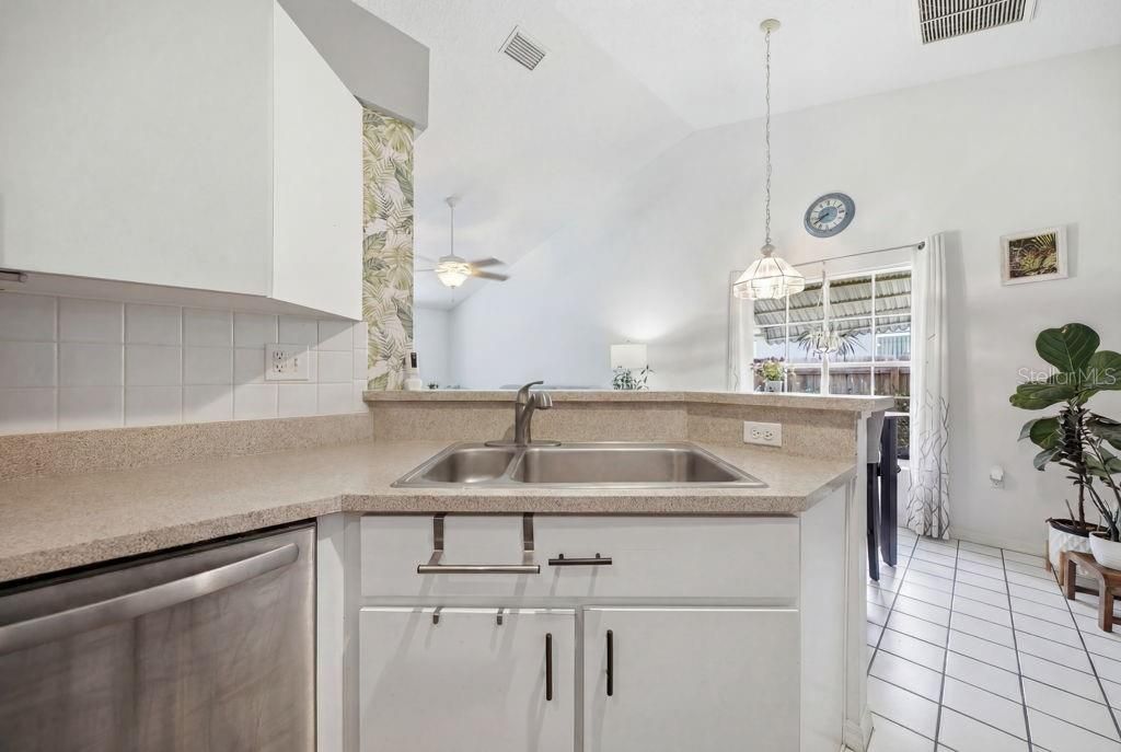 For Sale: $345,000 (3 beds, 2 baths, 1622 Square Feet)