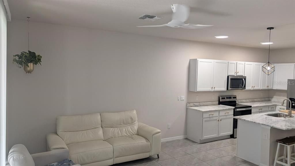 En Venta: $330,000 (3 camas, 2 baños, 1673 Pies cuadrados)
