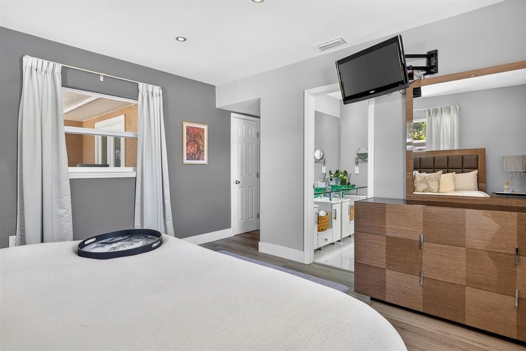 For Sale: $395,000 (3 beds, 2 baths, 1500 Square Feet)
