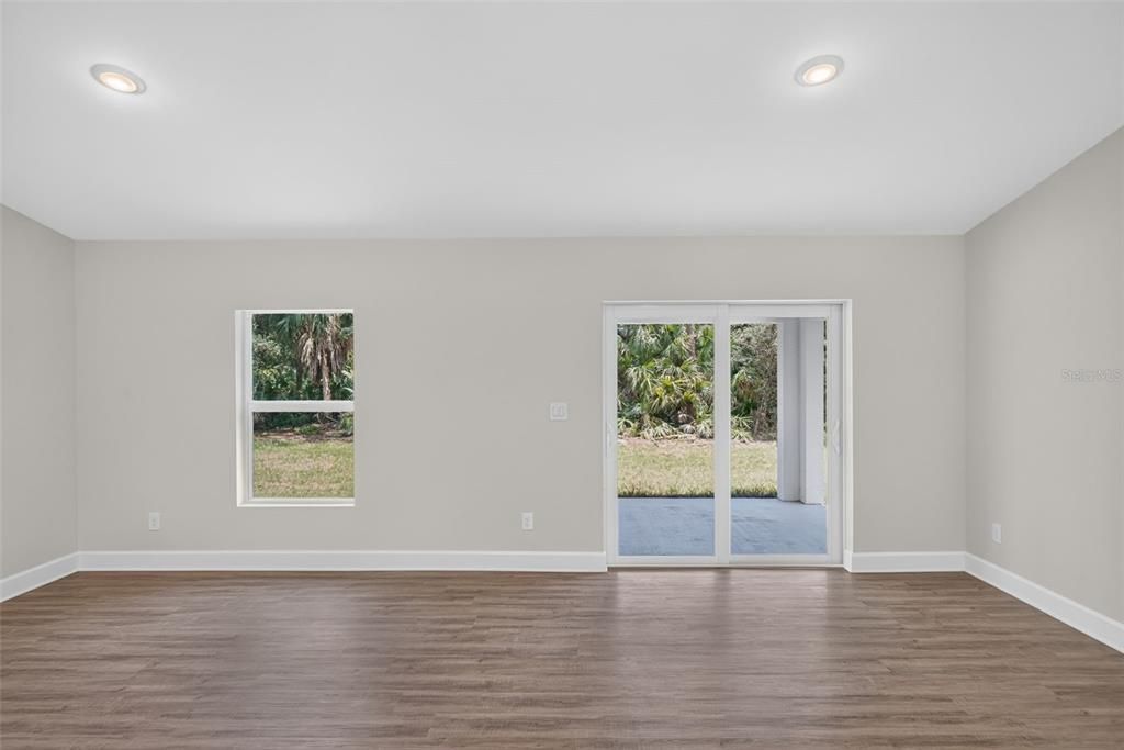 For Sale: $284,500 (3 beds, 2 baths, 1333 Square Feet)
