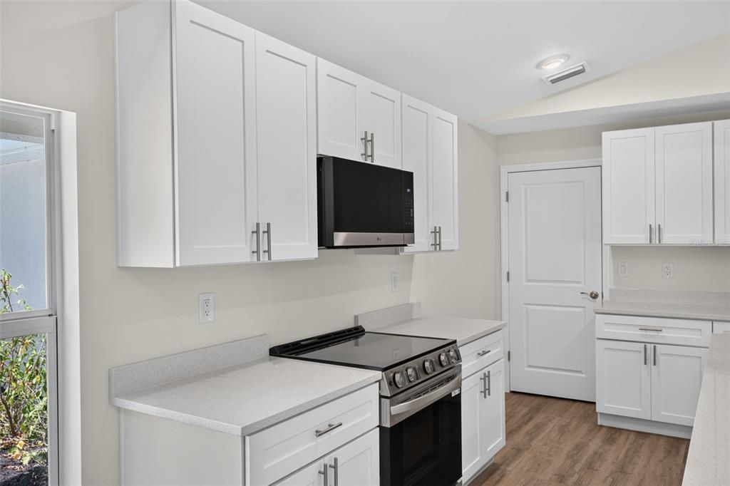 For Sale: $284,500 (3 beds, 2 baths, 1333 Square Feet)