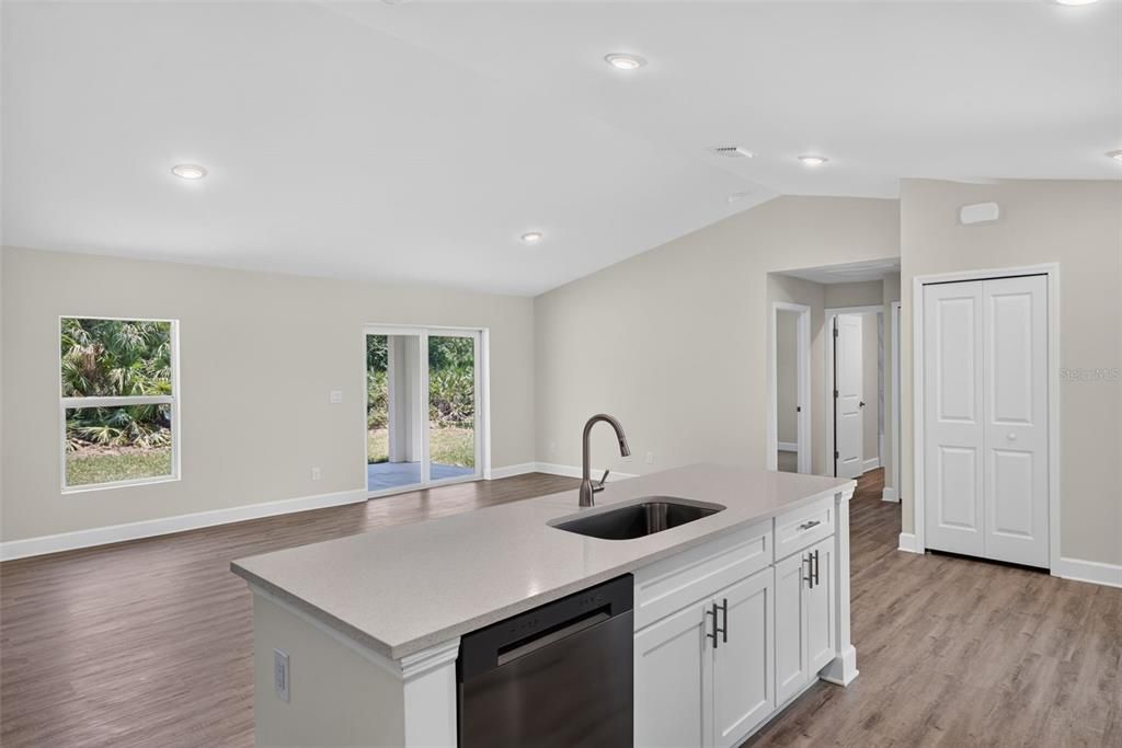 For Sale: $284,500 (3 beds, 2 baths, 1333 Square Feet)