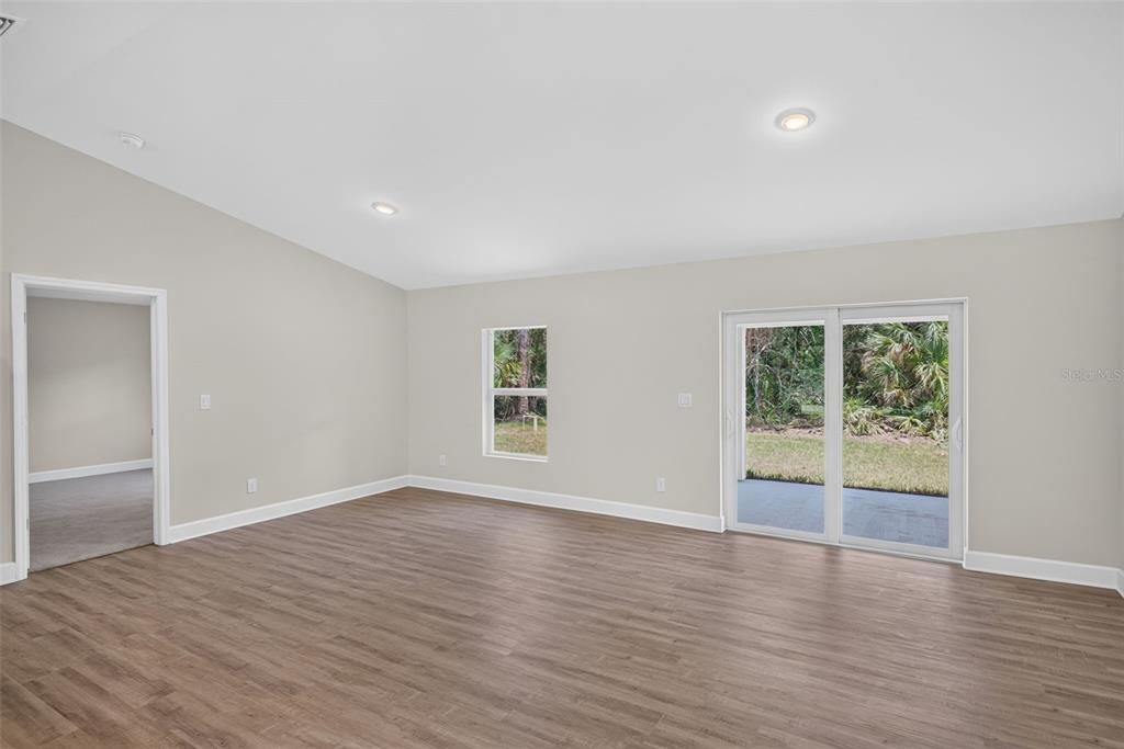For Sale: $284,500 (3 beds, 2 baths, 1333 Square Feet)