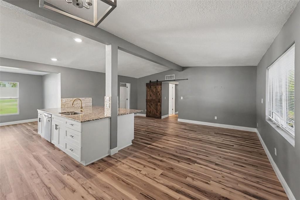 En Venta: $679,900 (4 camas, 3 baños, 1711 Pies cuadrados)