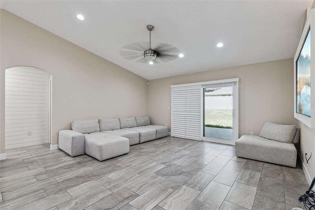 For Rent: $2,800 (3 beds, 3 baths, 1886 Square Feet)