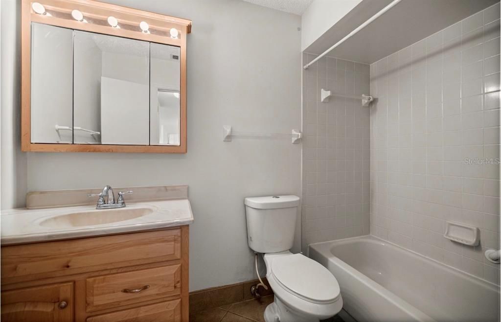 На продажу: $214,900 (2 спален, 2 ванн, 1260 Квадратных фут)