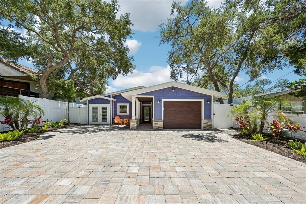 На продажу: $1,600,000 (2 спален, 2 ванн, 1165 Квадратных фут)