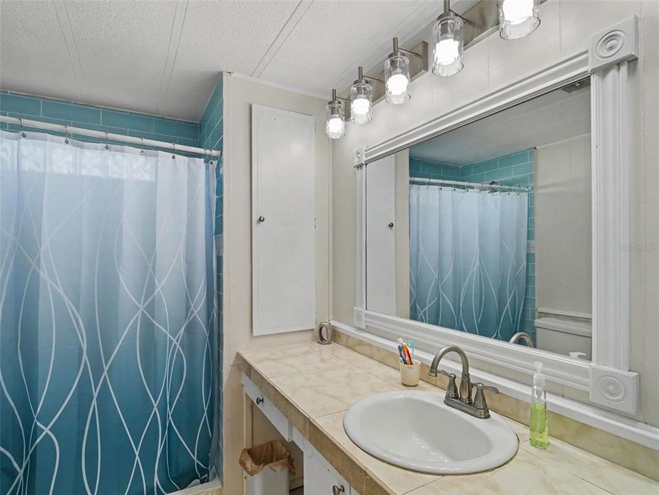 На продажу: $169,900 (2 спален, 2 ванн, 960 Квадратных фут)