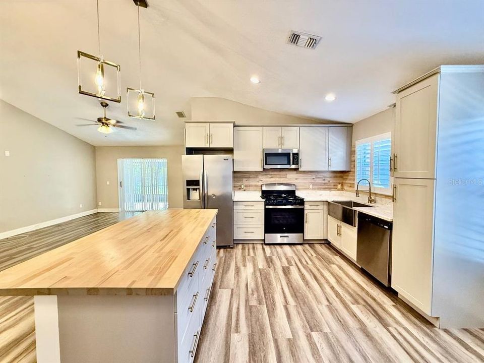 В аренду: $2,400 (3 спален, 2 ванн, 1260 Квадратных фут)