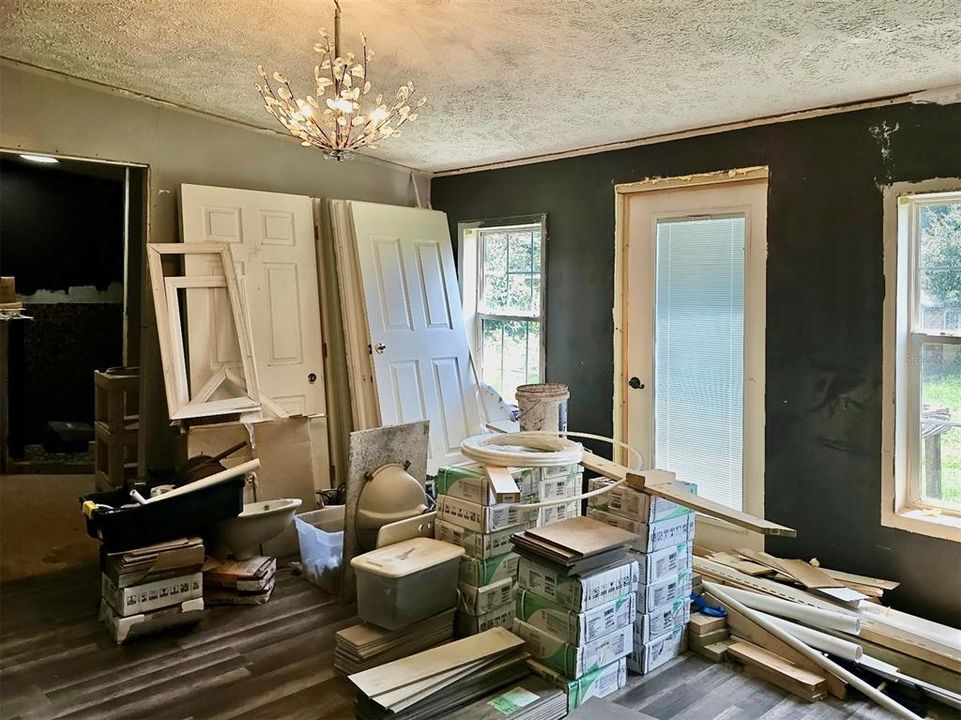 For Sale: $269,000 (4 beds, 3 baths, 1800 Square Feet)