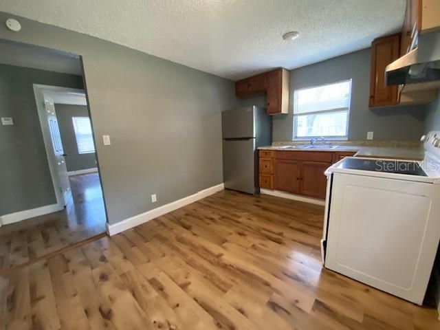В аренду: $1,450 (3 спален, 2 ванн, 906 Квадратных фут)