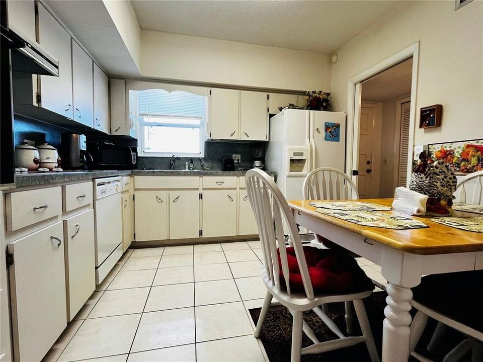 В аренду: $1,600 (2 спален, 2 ванн, 1400 Квадратных фут)