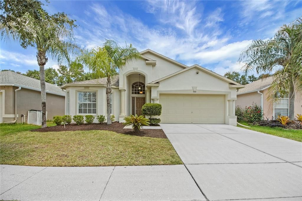 For Sale: $365,000 (4 beds, 3 baths, 1831 Square Feet)