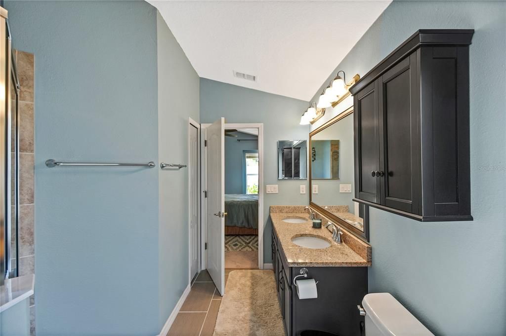 For Sale: $365,000 (4 beds, 3 baths, 1831 Square Feet)