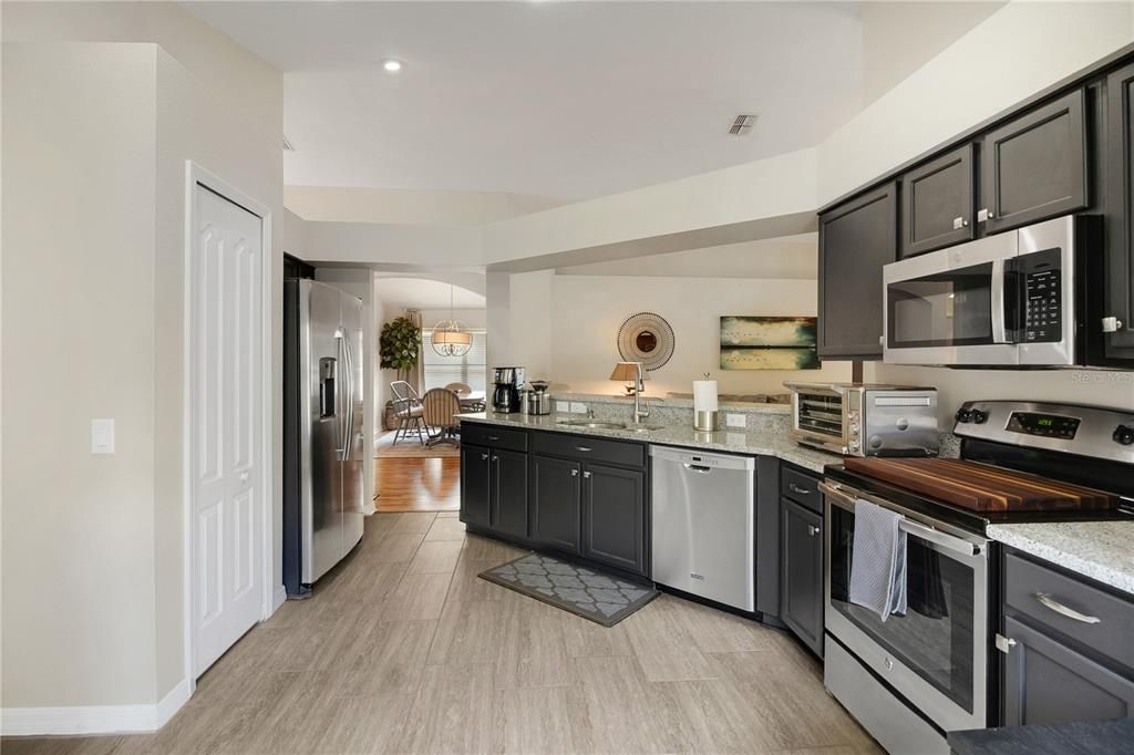 For Sale: $365,000 (4 beds, 3 baths, 1831 Square Feet)