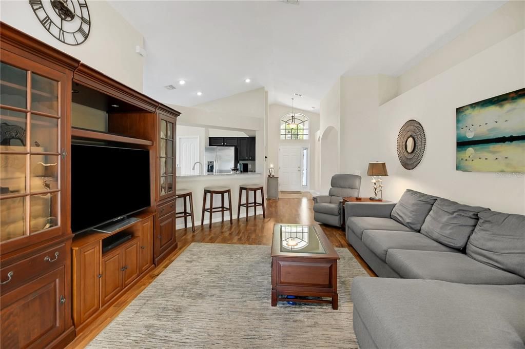 For Sale: $365,000 (4 beds, 3 baths, 1831 Square Feet)
