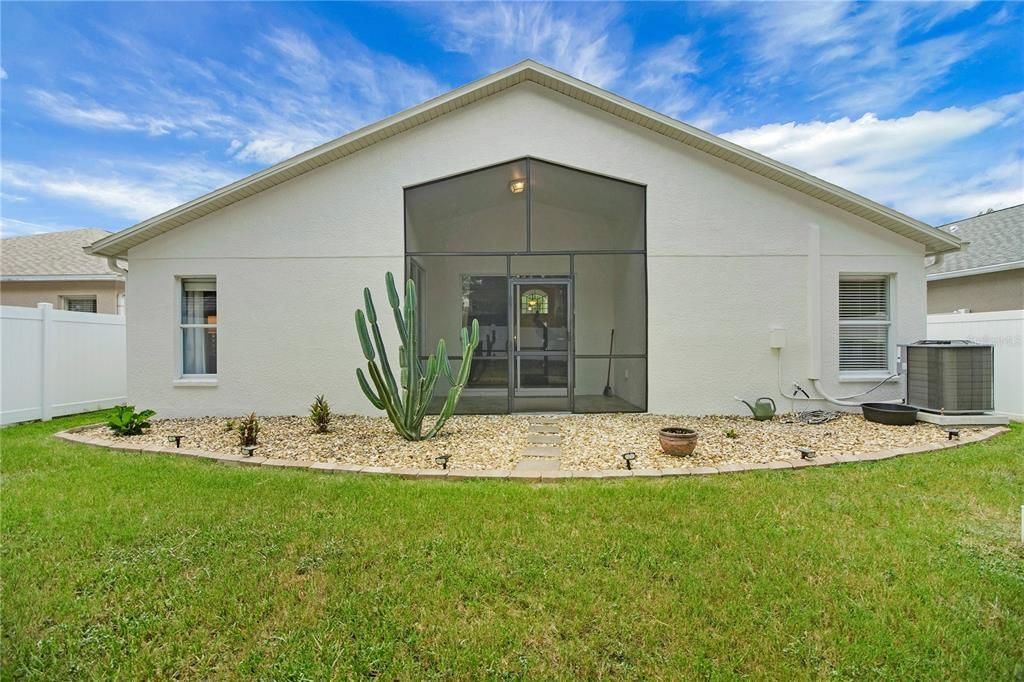 For Sale: $365,000 (4 beds, 3 baths, 1831 Square Feet)