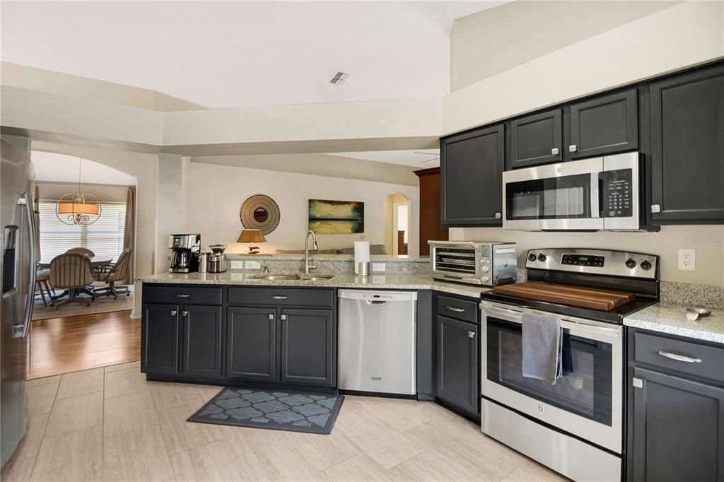 For Sale: $365,000 (4 beds, 3 baths, 1831 Square Feet)