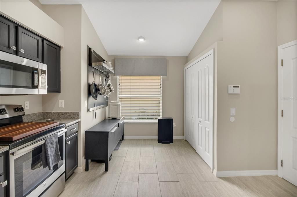 For Sale: $365,000 (4 beds, 3 baths, 1831 Square Feet)