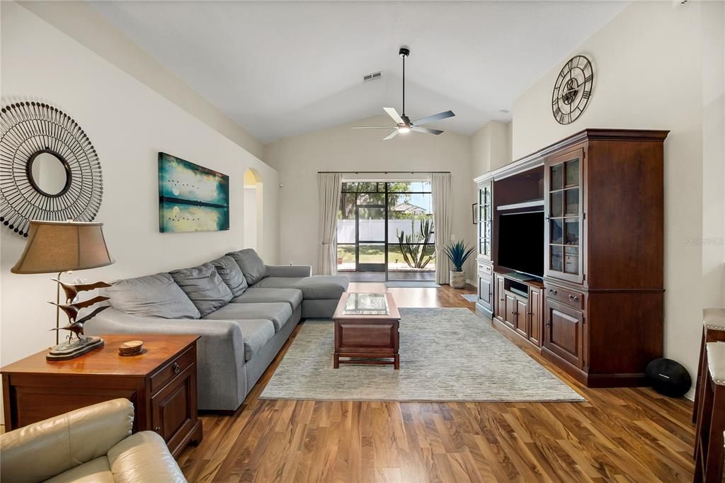 For Sale: $365,000 (4 beds, 3 baths, 1831 Square Feet)