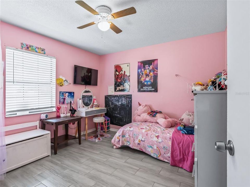 En Venta: $337,500 (4 camas, 2 baños, 1907 Pies cuadrados)