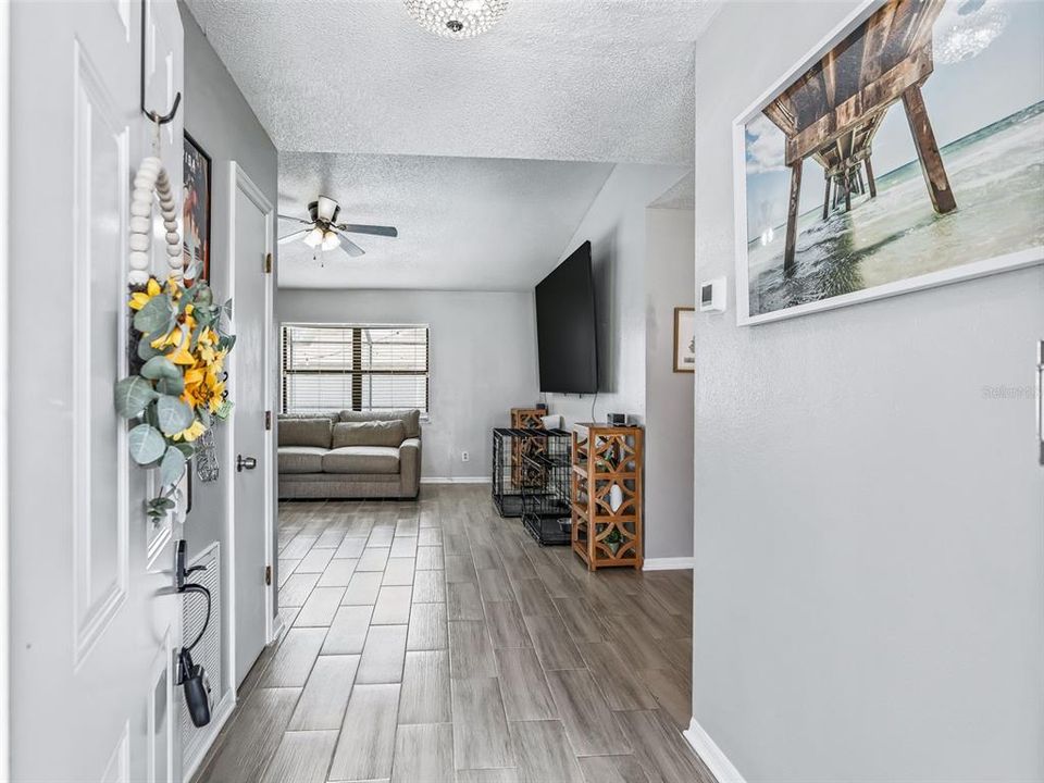 En Venta: $337,500 (4 camas, 2 baños, 1907 Pies cuadrados)
