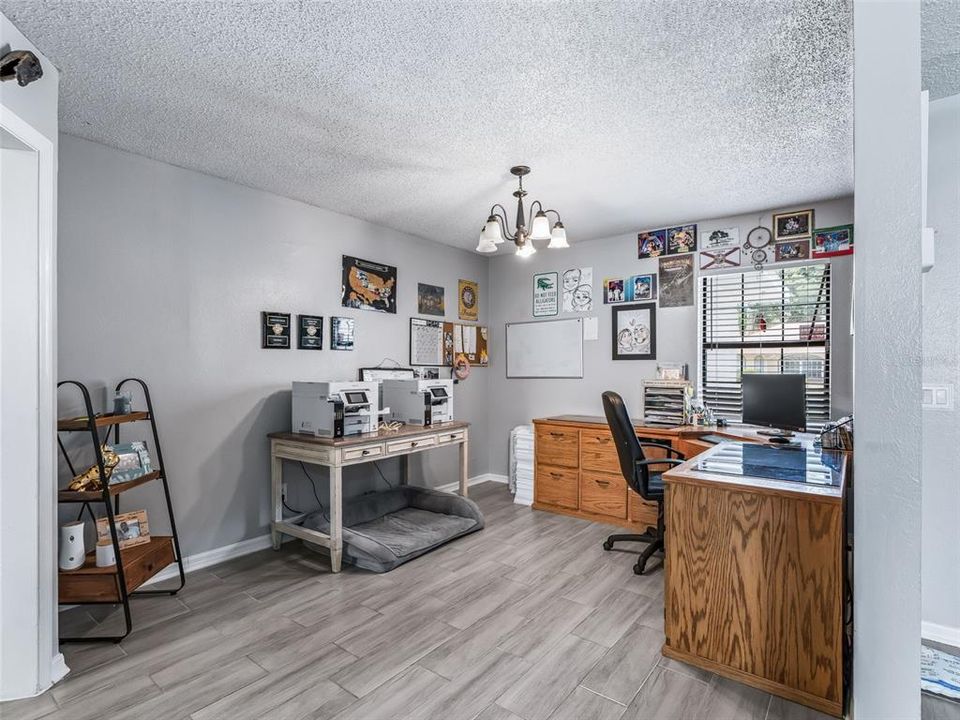 En Venta: $337,500 (4 camas, 2 baños, 1907 Pies cuadrados)