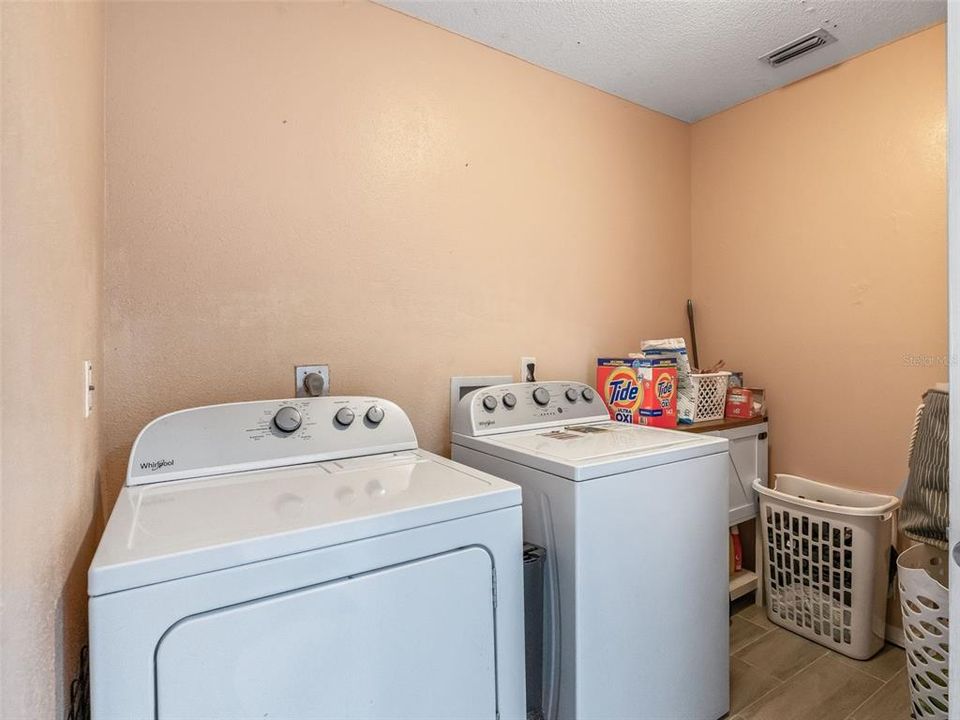 En Venta: $337,500 (4 camas, 2 baños, 1907 Pies cuadrados)