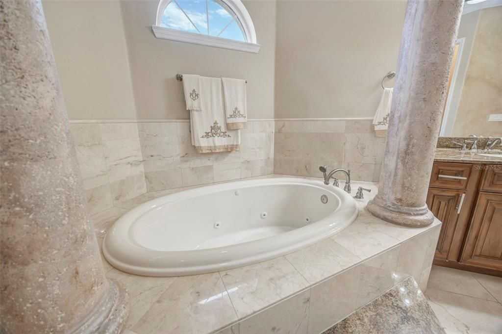 En Venta: $1,695,000 (5 camas, 4 baños, 4914 Pies cuadrados)