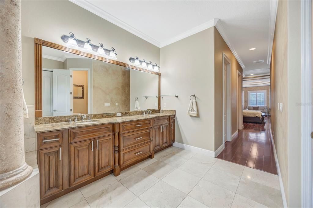 En Venta: $1,695,000 (5 camas, 4 baños, 4914 Pies cuadrados)