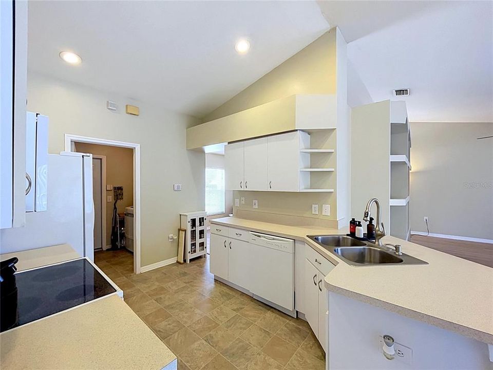 For Sale: $499,900 (5 beds, 3 baths, 2060 Square Feet)