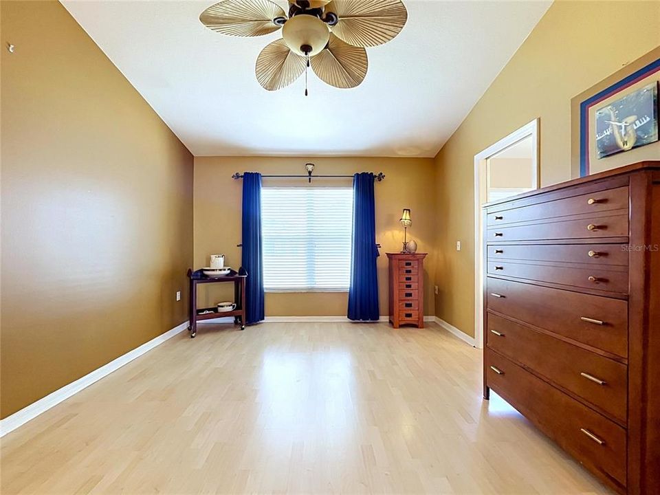 For Sale: $499,900 (5 beds, 3 baths, 2060 Square Feet)