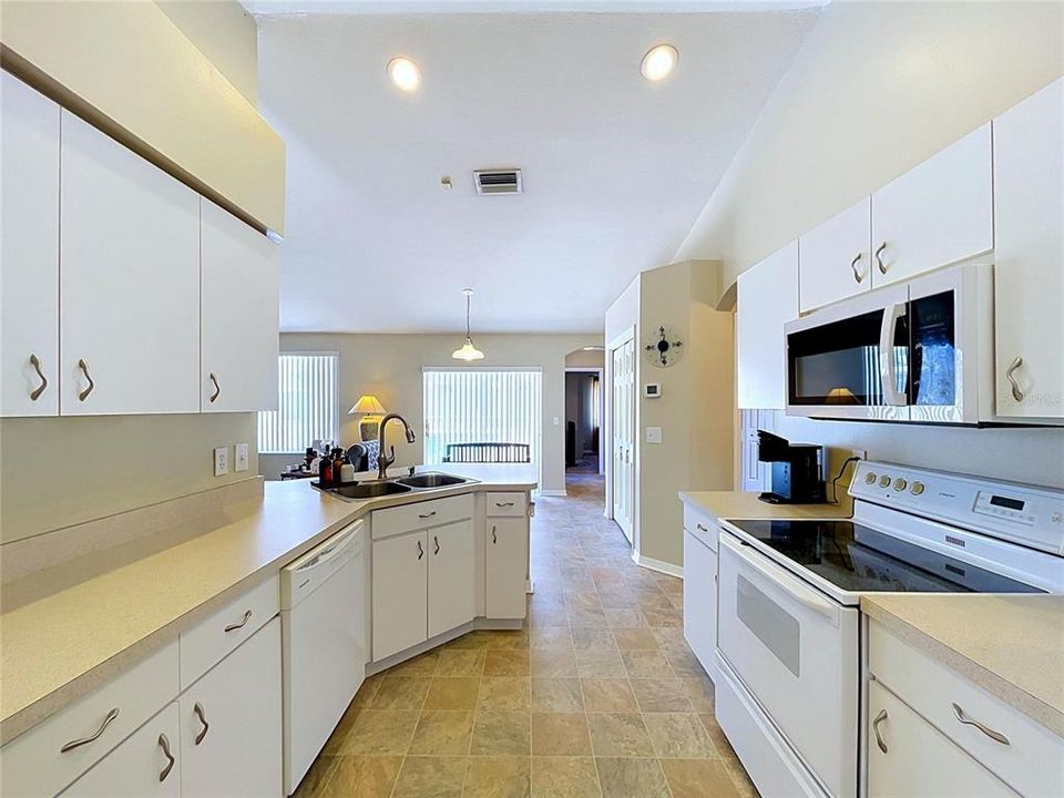 For Sale: $499,900 (5 beds, 3 baths, 2060 Square Feet)