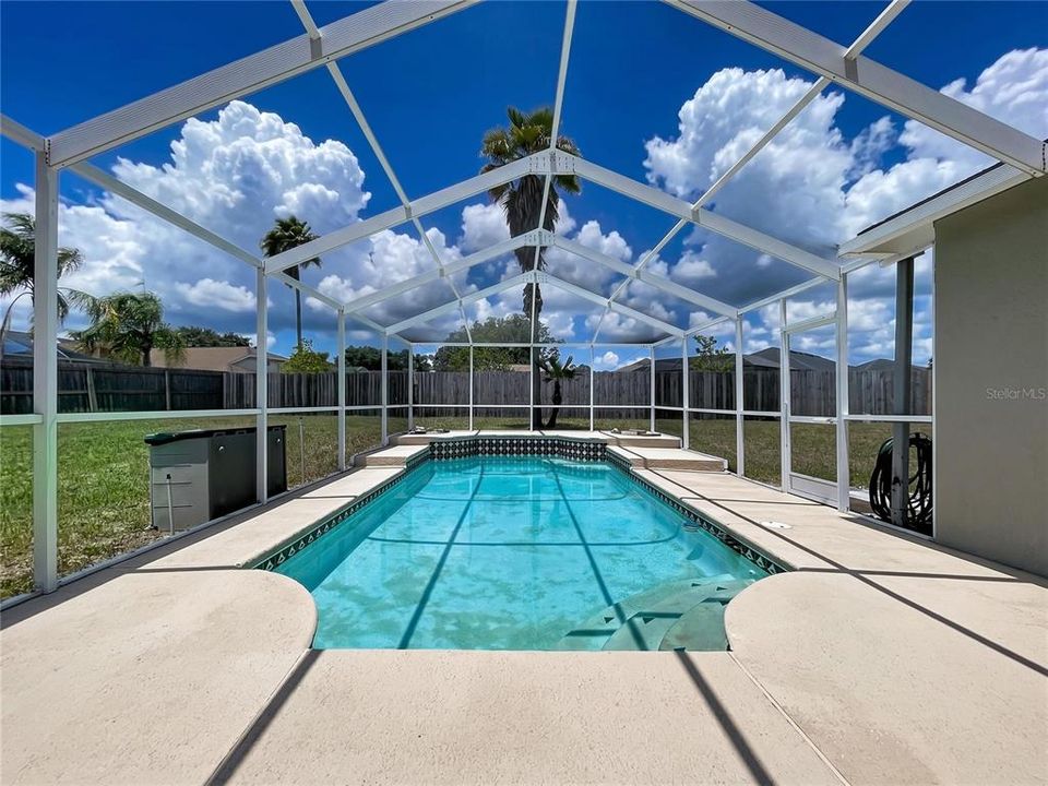 For Sale: $499,900 (5 beds, 3 baths, 2060 Square Feet)