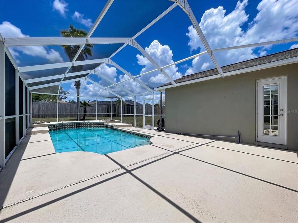 For Sale: $499,900 (5 beds, 3 baths, 2060 Square Feet)