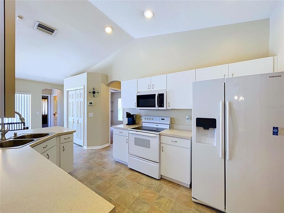 For Sale: $499,900 (5 beds, 3 baths, 2060 Square Feet)