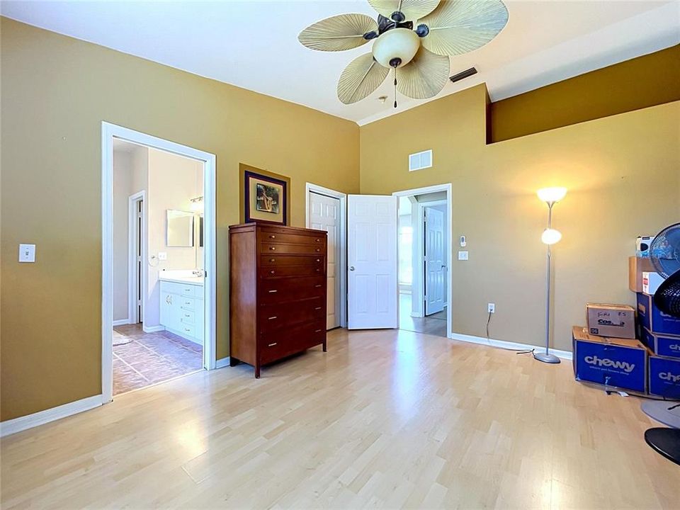 For Sale: $499,900 (5 beds, 3 baths, 2060 Square Feet)